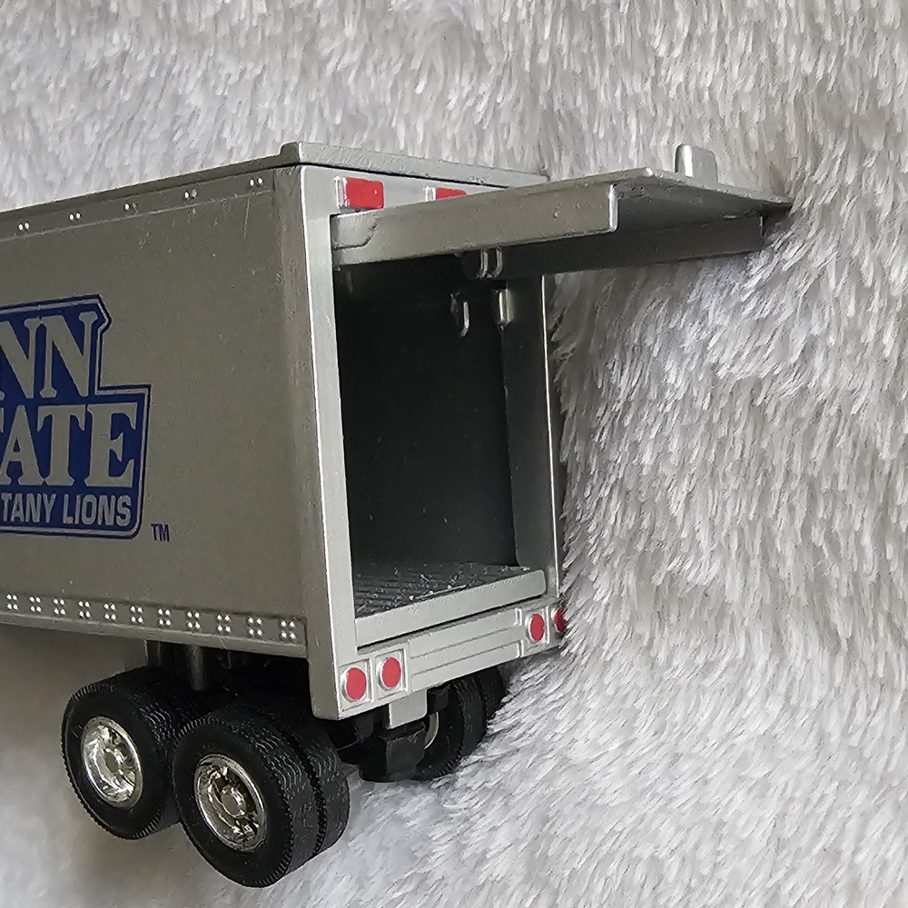 2001 Die-cast Penn State semi truck - Picture 7 of 10